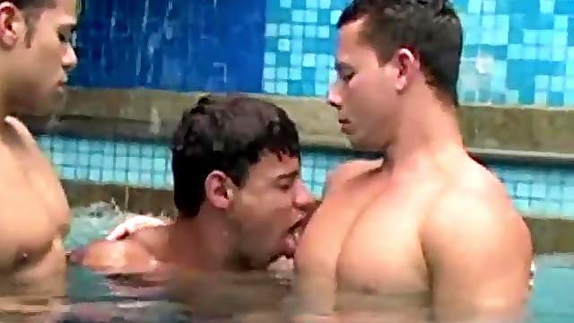 Latinos Ramon and Denis Fuck Darrien