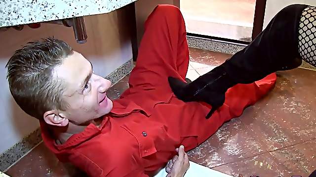 Horny Tgirl CaCau DiPaula Flips Flops with the Plumber