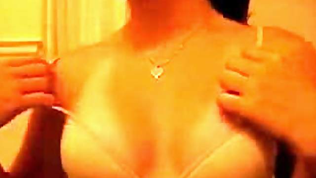 Amateur Hottie Plays With Her Pussy And Shows Her Tits