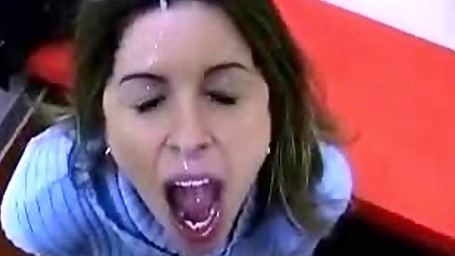 Quickie blowjob in the dressing room