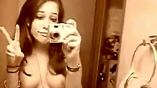 Teen Camwhore Gets Naked In Front of Mirror