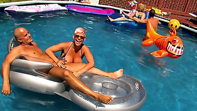 Orgy by the pool with insanely horny dick-worshiping stunners
