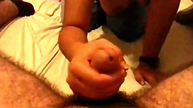 Turkish chick giving a nice jerk off and blow job