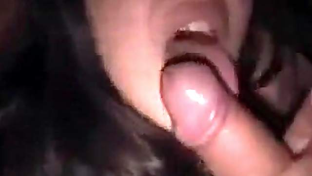 Dando su primera mamada