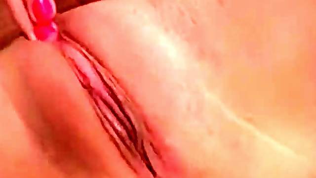 Horny Teen Rubs Her Clit In a Super Sexy Clip