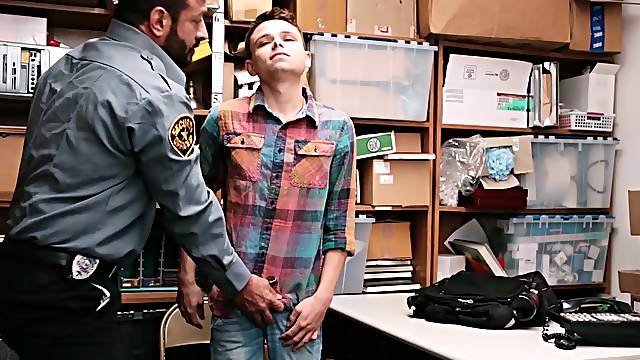 Dumb twink criminal blows a hung cop