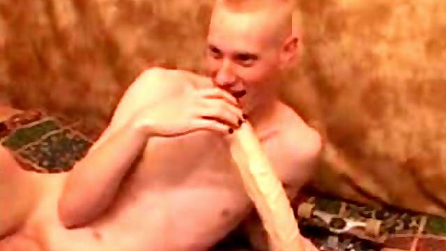 Amateur Kaos Dildo Jacking
