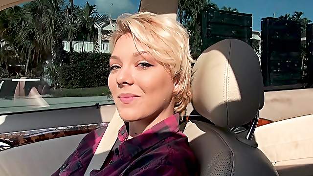 Good looking Aurora Winters chokes on a hard dick in POV