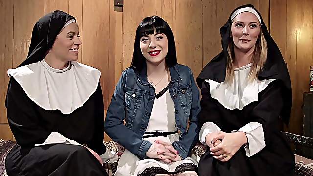 costumed lesbians Helena Locke and two more firls please each other's cunts