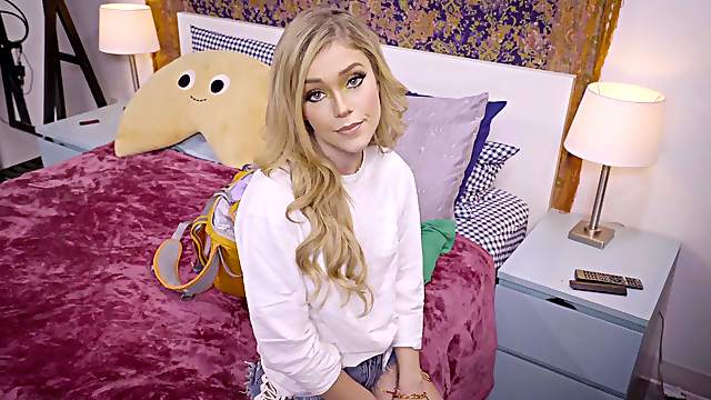 horny Kali Roses gives the best blowing on her knees to her friend