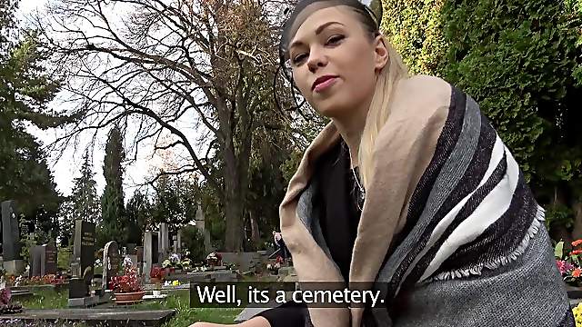 Salvaggia gets her pussy fucked after a blowjob in the stranger's car