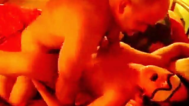 Frau mit verbundenen Augen gefickt von Liebhaber