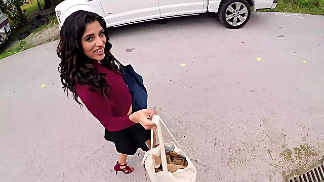 Gabriela Lopez spreads her legs for a cock in the car while she screams