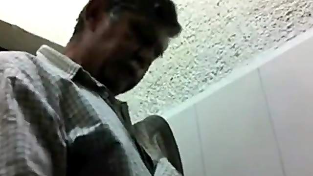 Sex on porn movie toilet from an old gay
