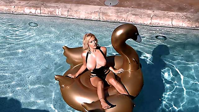 Outside wild fuck with a stranger is all that blonde Kylie Page wants