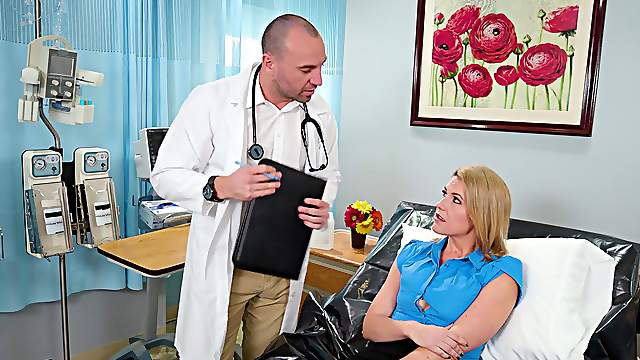 Dirty doctor persuades his patient that sex is the best medicine