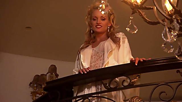 Erotic video of blonde pornstar Monica Mayhem getting fucked
