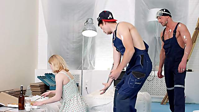 Dirty girlfriend Via Lasciva fucked by two construction workers