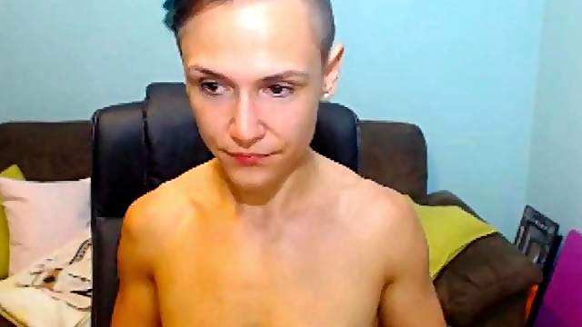 Muscled Romanian webcam girl