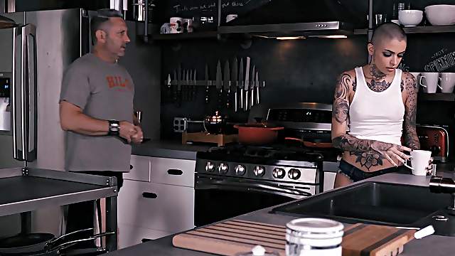Kinky FFM threesome with pornstars August Taylor and Jenevieve Hexxx