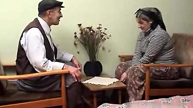 Elderly Turkish man fucks his wife with turban