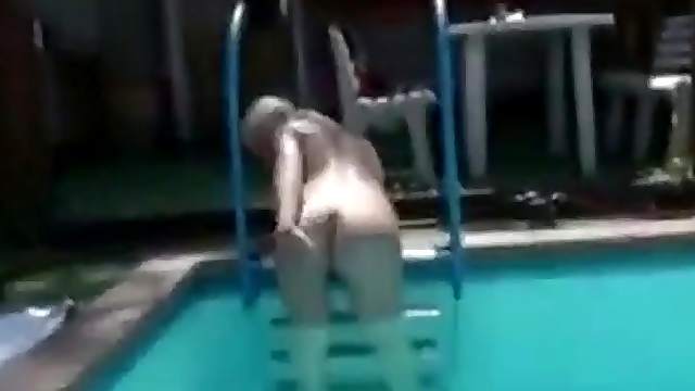 Sommerzeit, deutscher Außenpool und meine neue Freundin