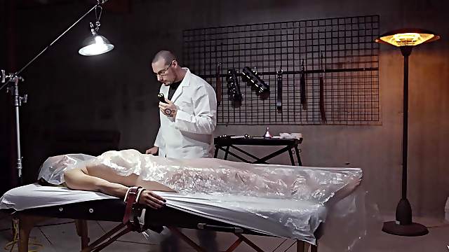 Amateur chick tied up and gets examined by a kinky doctor