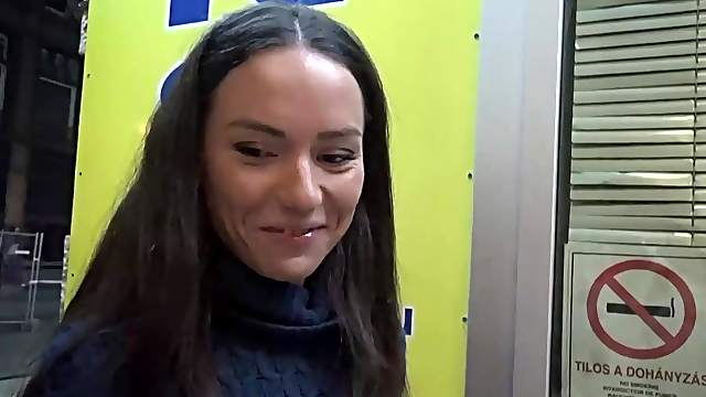Nice ass girlfriend Nataly Gold gets fucked from behind and gives head