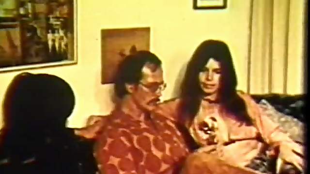 Vintage Pornstar Bill Summers Fucks Two Babes in a Hot Threesome
