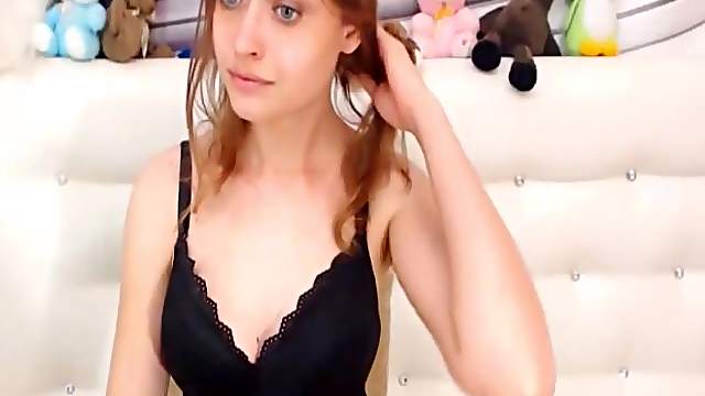 Blonde Babe Dazzles Exposing Sexual Show