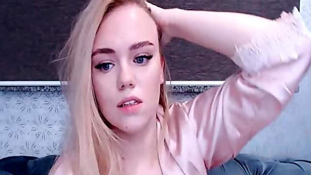 Blonde Babe Sex Kitten All Fired Up Webcam Show