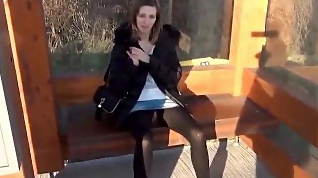 Chick fucking a lucky dick out in Bus Stop until she gets cummed
