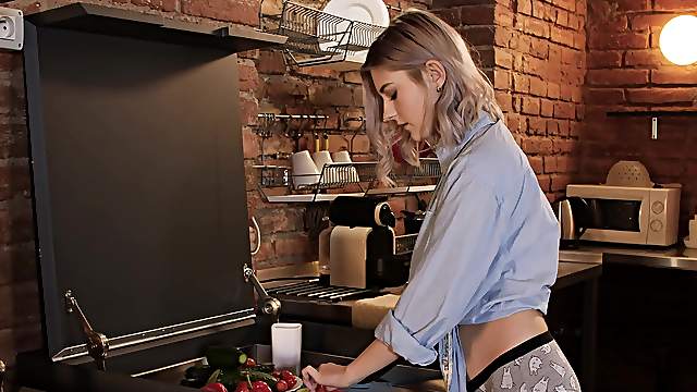 Shaved pussy sweetie Eva Elfie moans during passionate fucking