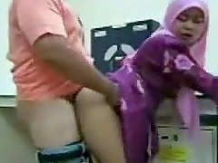 Chica Árabe De Culo Grande Tiene Sexo En La Oficina