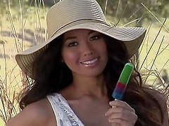 Stunning Mei-Ling Lam prepares to make hot show outdoors