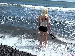 Blonde Chloe Temple enjoys while getting fingered by her man