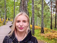 Sexy collegegirl gets dicked in the woods