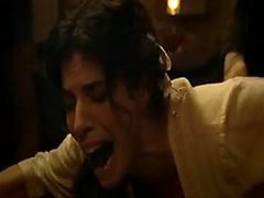 Над невинной брюнеткой очень грубо надругался подкарауливший её маньяк