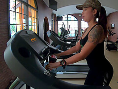 Asian amateur duo sweat it out in gym P