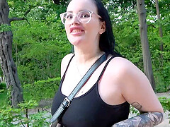 German Blowjob Date in Public Park (RISKY)