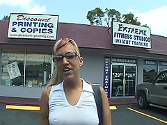 Horny amateur chick getting fucked and jizzed in the car