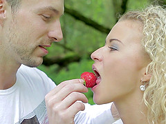 Elegant blonde giving her guy blowjob then getting fucked in the forest