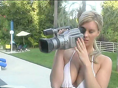 He fucks a very hot babe with camera