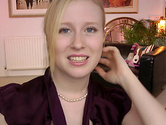 Hot lady makes fun with her mouth on a cock
