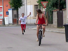 Teen cutie takes time off her bike ride for an outdoors pussy pounding