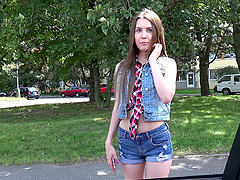Elle's got a pretty face and loves having outdoors banging sessions
