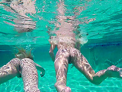 Bimbos Alexis Monroe and Blair Williams share a throbbing shaft
