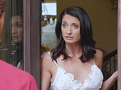 Brunette Silvia Saige gets her tight cunt eaten in the kitchen