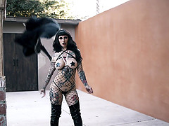 Tattooed goth teen babe Jessie Lee eats cum after a doggy style fuck