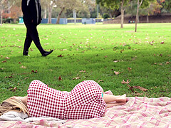 Teen babe Anastasia Knight loves to swallow strangers cum in the park